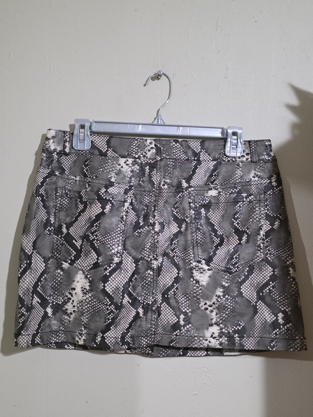 Vigoss Snake-Print Mini Skirt - Black & Gray Used Size L